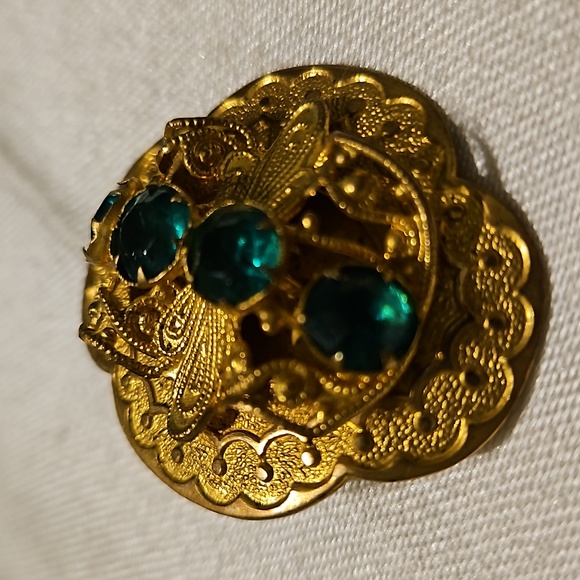 1960s Renaissance Revival Brooch Green Rhinestone Die Cut Brass - Picture 6 of 7